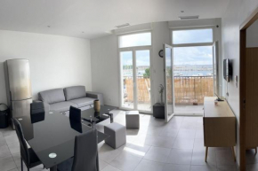 Charming T2 with balcony and view of the port
